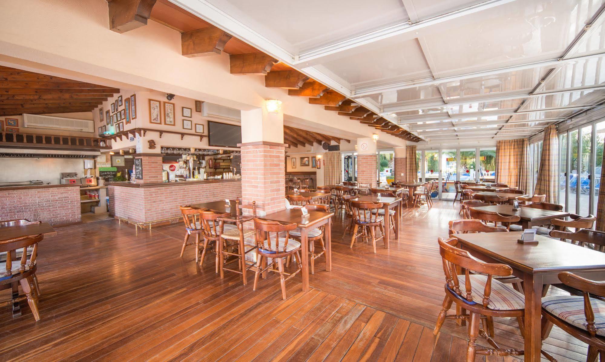 סנטה פונסה Aparthotel Holiday Center מראה חיצוני תמונה